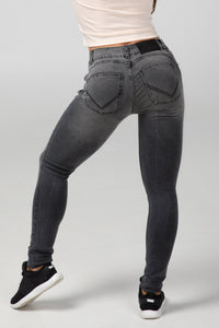 Body fit Jeans der Marke Aesparel von Hinten 