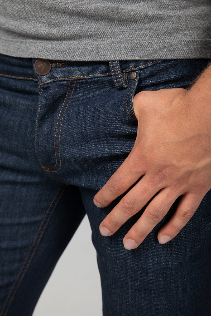 Detailbild der Aesparel Jeans in dark wash 