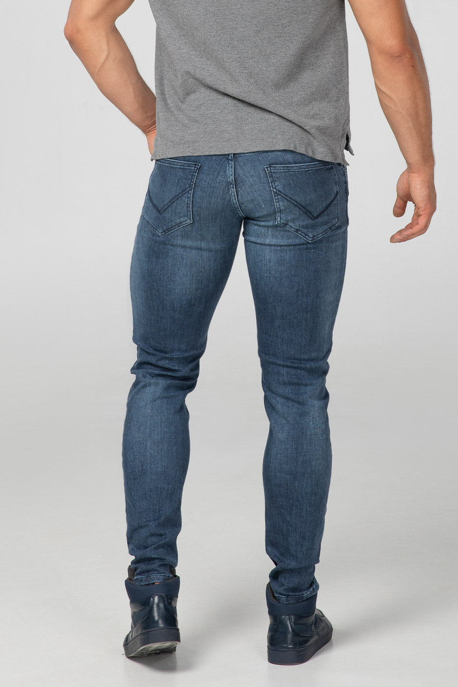 Rückseite der Aesparel Herren Sport-Jeans