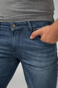 Aesparel-Sport-Jeans Detailfoto Tasche vorne in 3 D wasch 