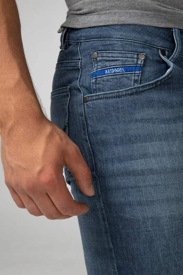 5 Pocket Detailfoto der Aesparel Jeans mit sportlichem fit
