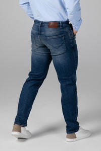 Aesparel Jeans getragen von Bodybuilder 